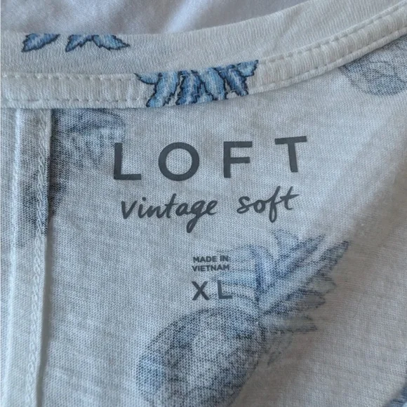 Women’s white tee w/ pineapples Size XL - Picture 10 of 10